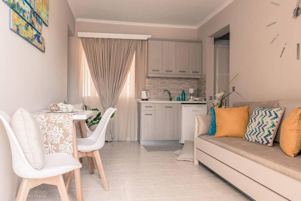 Remvi Deluxe Apartment 202 With Sea View Karpathos Exteriör bild